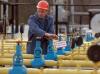 Украина резко снижает потребление российского топлива - Российско-украинские отношения в их газовой части переживают затяжной кризис. Главным событием вчерашнего визита премьера РФ Дмитрия Медведева в Киев стал новый раунд переговоров о газе – о цене, объемах, возможных скидках и санкциях.